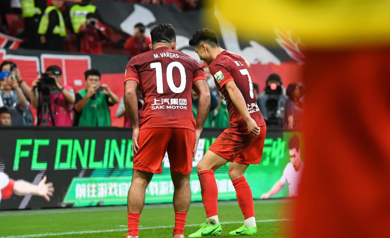 包含今夜突围战来临；利物浦围绕欧超杯调整名单；气氛紧张；资深球员宣示担当的词条